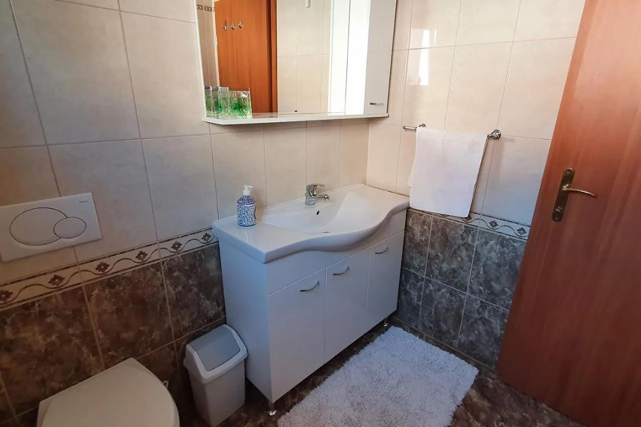 Apartment Marija For Three Persons Valbandon Close To The Beach