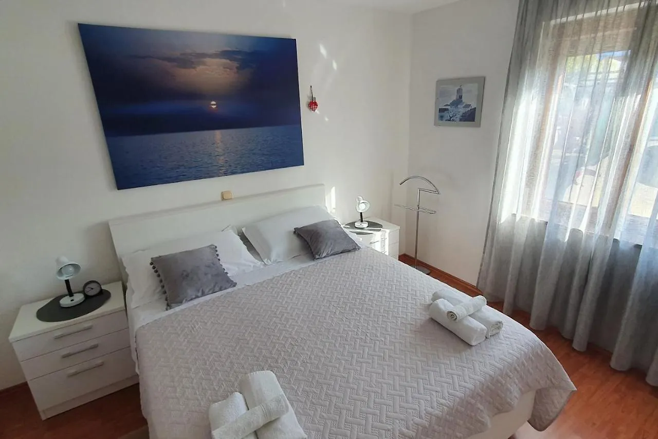Apartment Marija For Three Persons Valbandon Close To The Beach