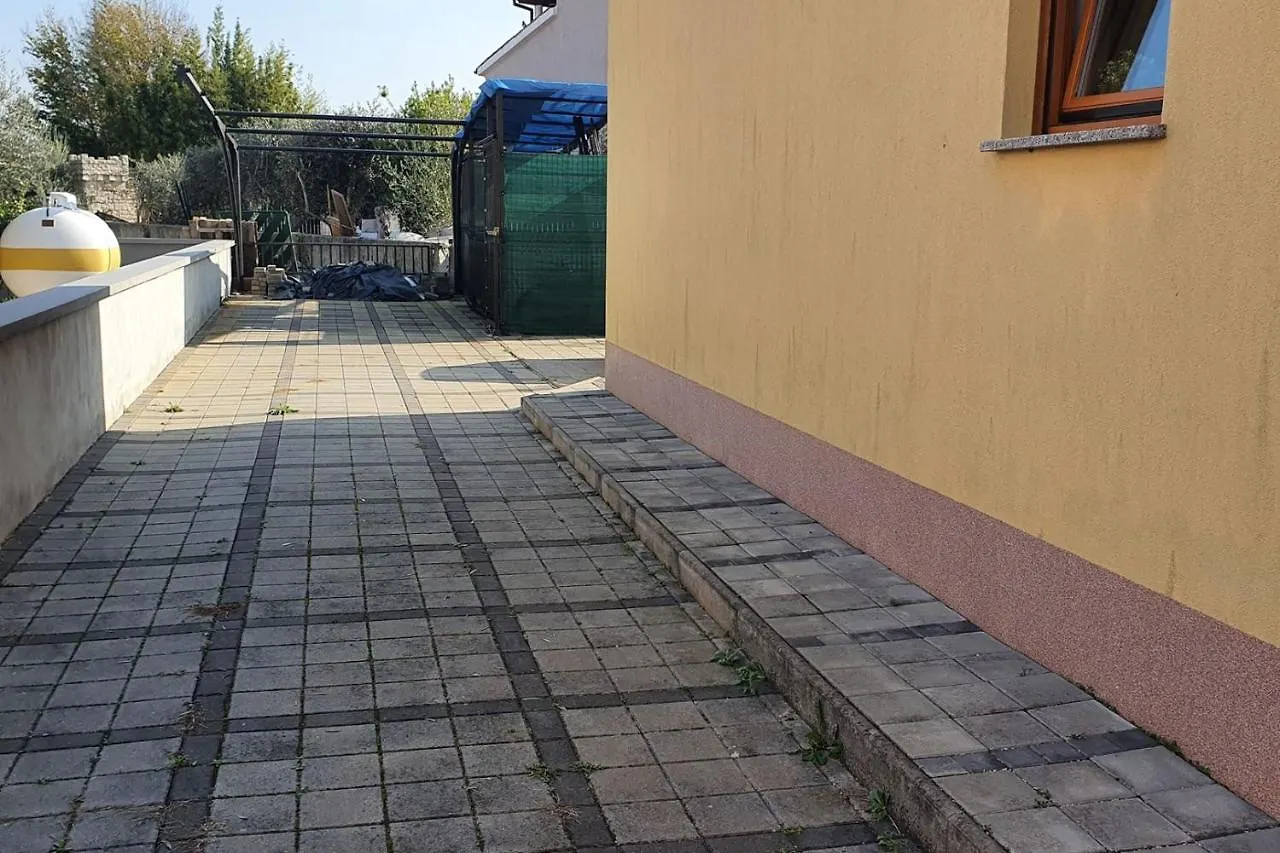 Apartment Marija For Three Persons Valbandon Close To The Beach